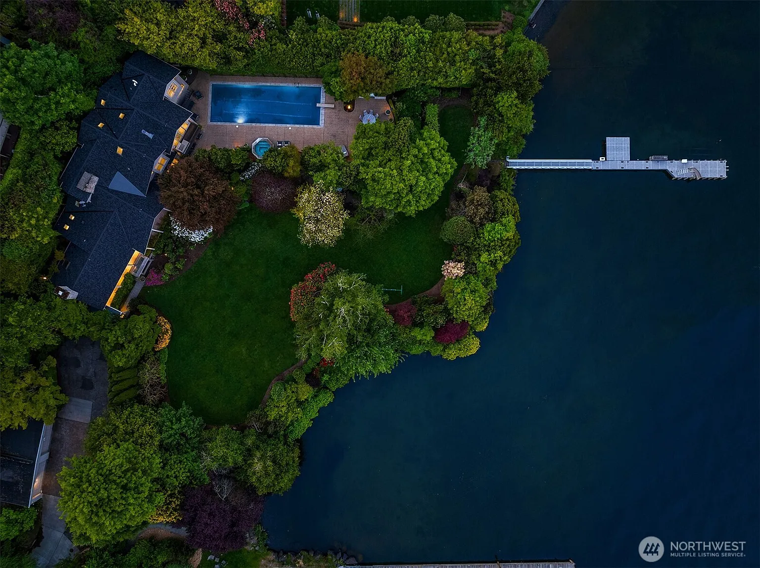 The Mercer Crest Waterfront photograph 2